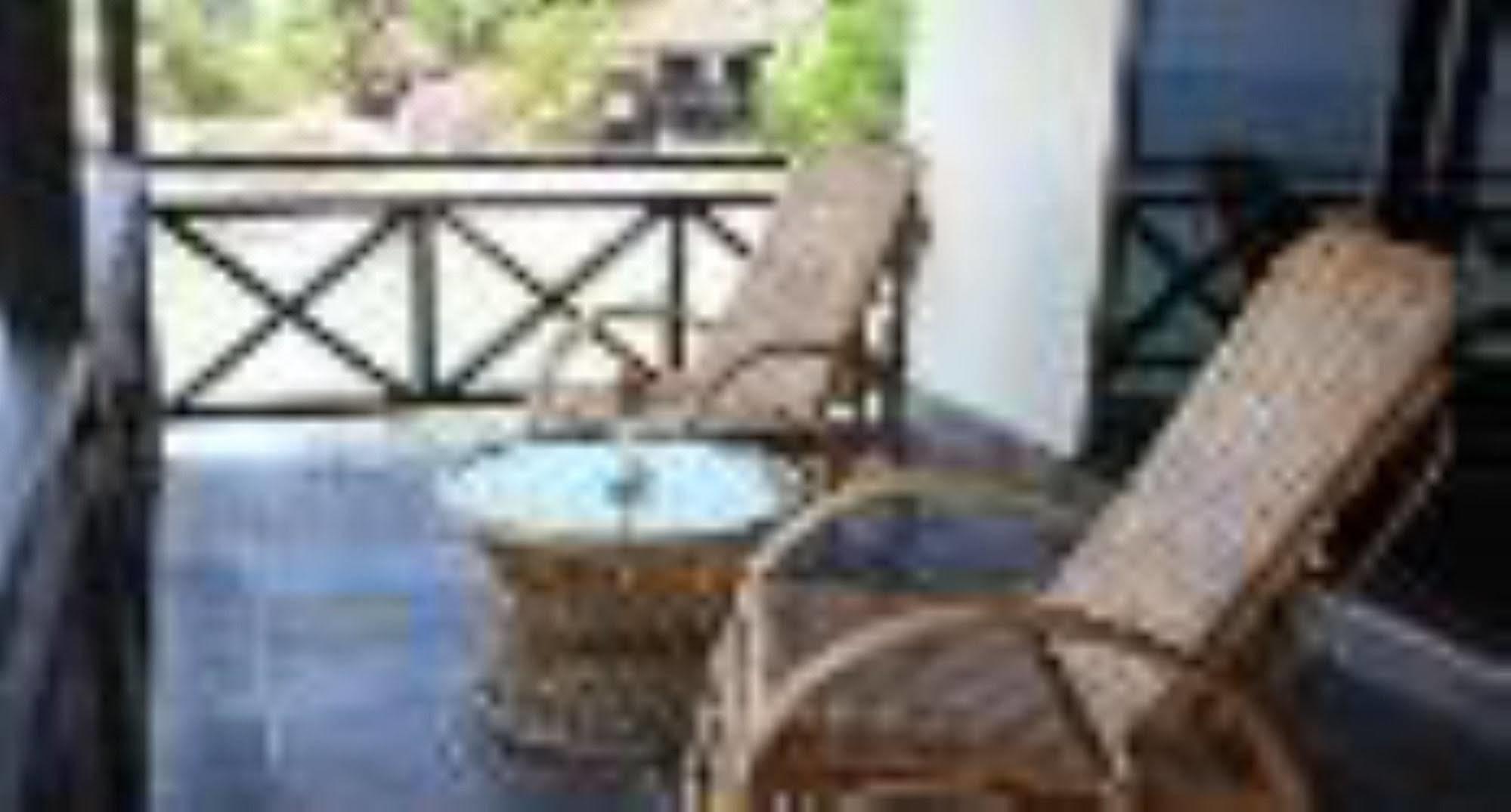 Minang Cove Resort Kampong Mukut Exterior photo